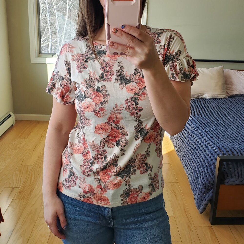 No Comment NY/LA Romantic floral tee shirt with ruffle sleeves